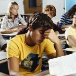 Les jeunes Français ont du mal avec la langue de Molière : les experts tirent la sonnette d&rsquo;alarme